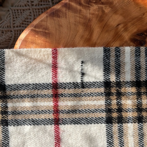 Tartan Large Shawl Over-Shoulders Scarf with Fringe Detailing - Picture 7 of 7